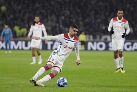 两名现役中 两名现役中